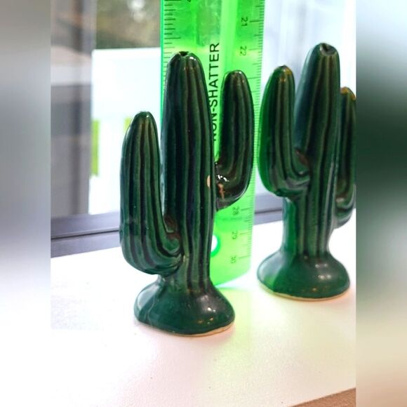 Vintage Salt and Pepper Shakers - Picture 2 of 9